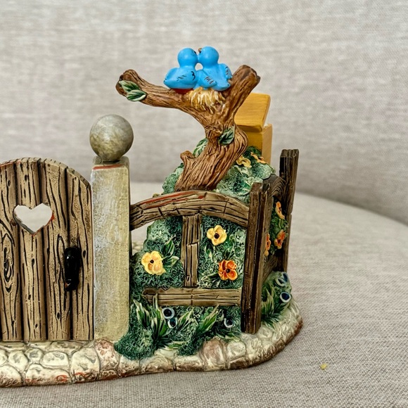 Love Letters - Goebel M. I. Hummel Special Edition Musical Hummelscape 2002 - Picture 12 of 16